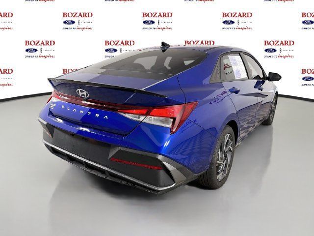 Used 2025 Hyundai Elantra Sport FWD image 8