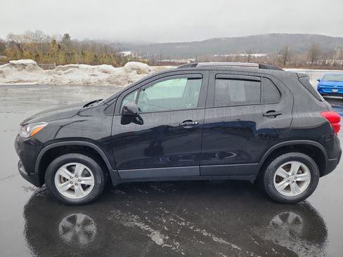 Certified 2022 Chevrolet Trax LT w/ LT Convenience Package image 5