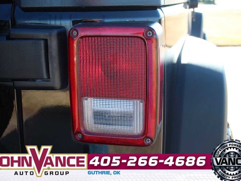 Used 2013 Jeep Wrangler Unlimited Rubicon w/ Connectivity Group image 12