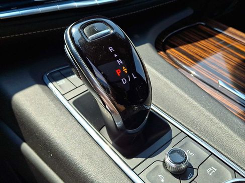 Used 2023 Cadillac Escalade Premium Luxury AWD/4WD image 15