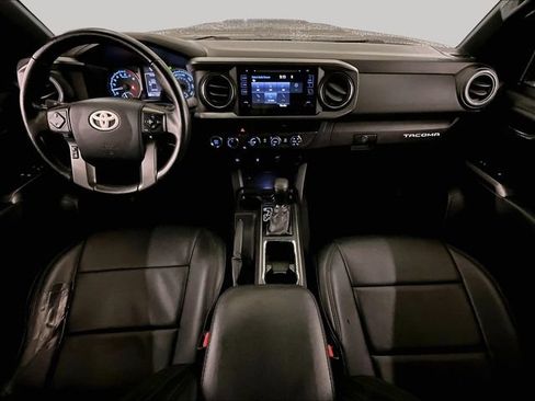 Used 2017 Toyota Tacoma TRD Sport AWD/4WD image 14