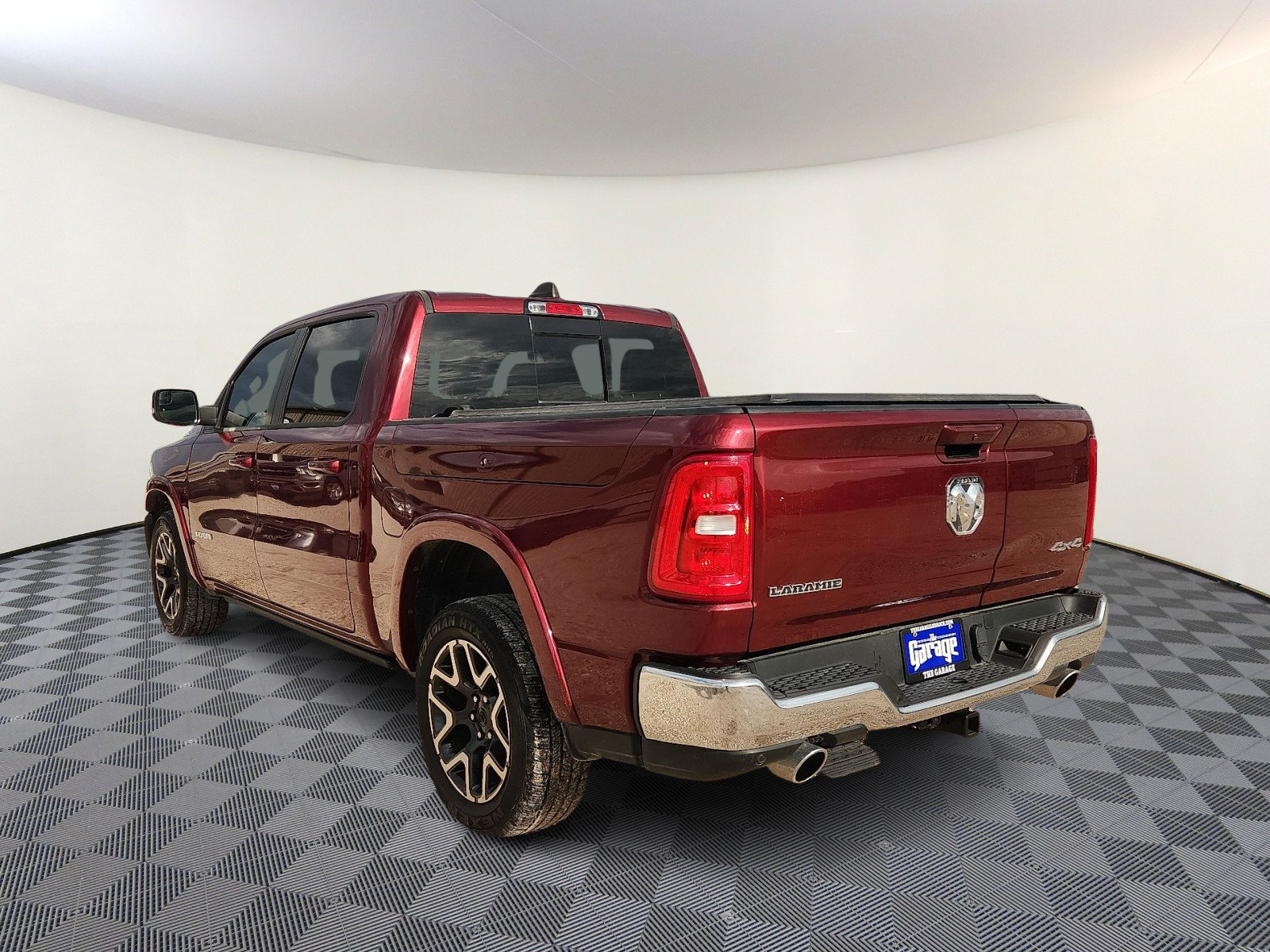 Used 2025 RAM 1500 Laramie AWD/4WD image 3