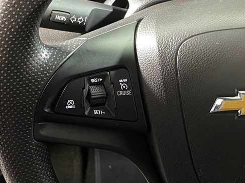 Used 2021 Chevrolet Trax LT FWD image 33