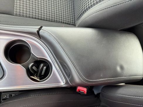 Used 2017 Dodge Challenger SXT image 20