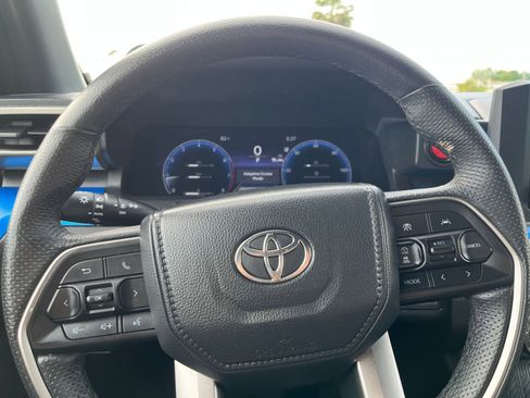 Used 2025 Toyota Tacoma TRD Off-Road image 29