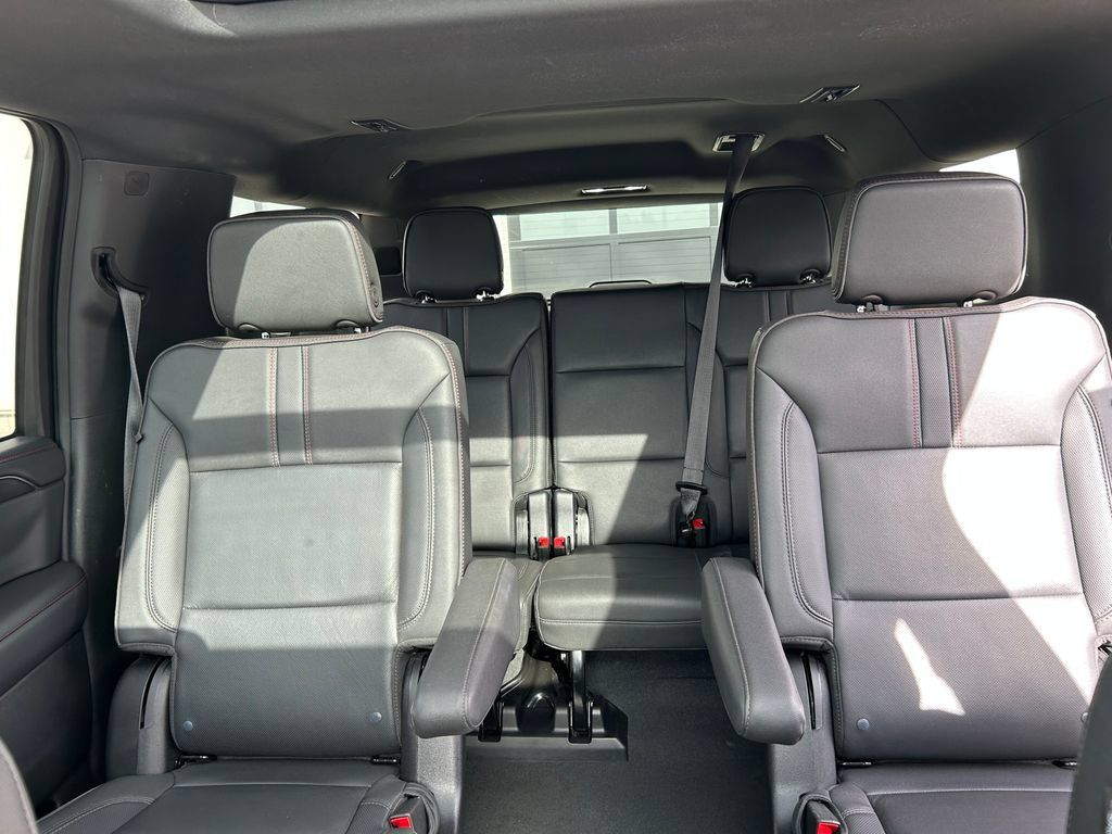 Used 2024 Chevrolet Suburban RST w/ Luxury Package AWD/4WD image 12