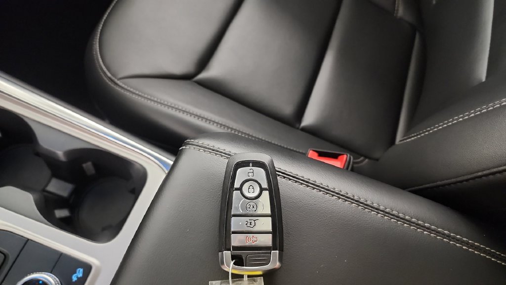 Used 2024 Ford Explorer XLT w/ Equipment Group 202A AWD/4WD image 25