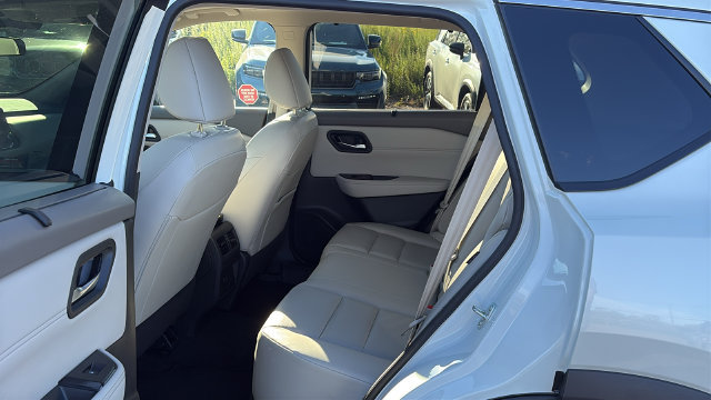 Certified 2023 Nissan Rogue SV w/ SV Premium B Package AWD/4WD image 24