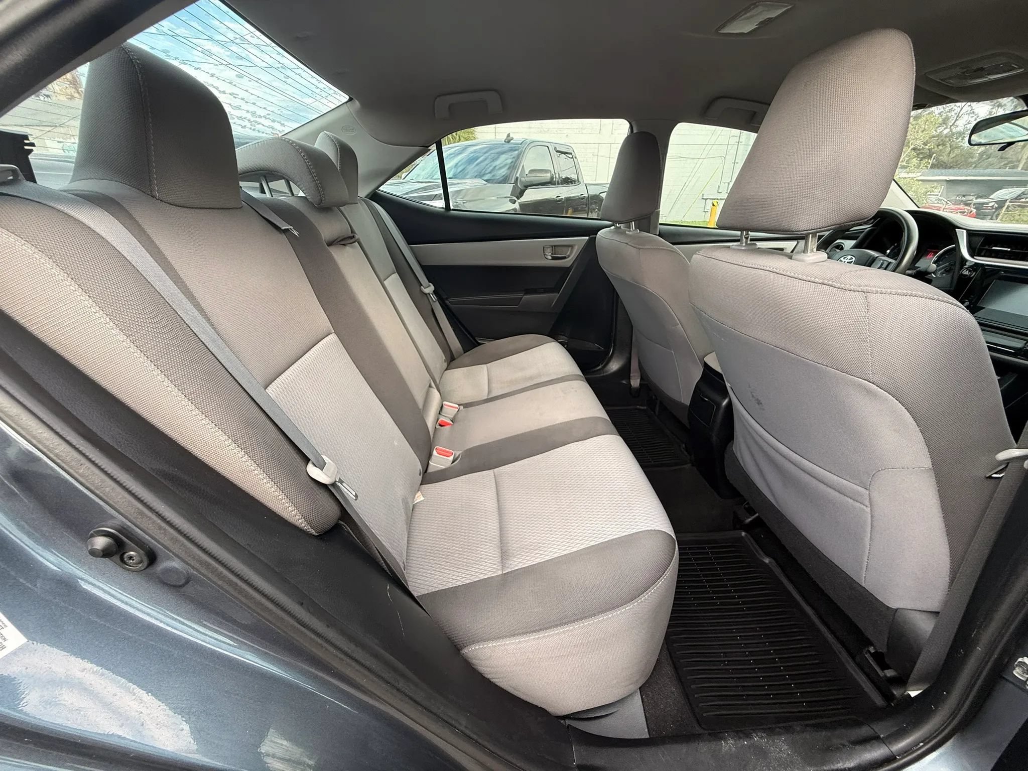 Used 2017 Toyota Corolla LE FWD image 11
