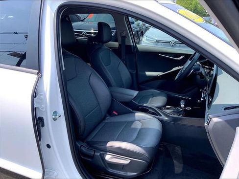 Used 2023 Kia Niro FWD image 17