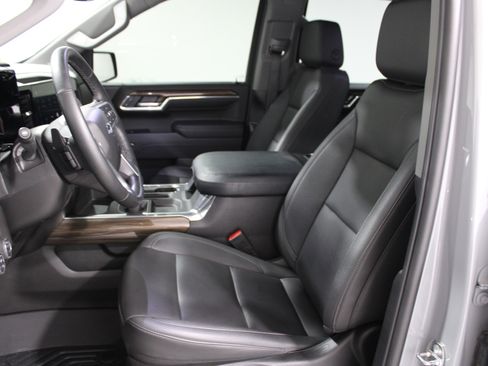 Used 2024 Chevrolet Silverado 1500 RST w/ Convenience Package II AWD/4WD image 4