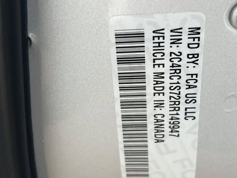 Used 2024 Chrysler Pacifica Select image 27