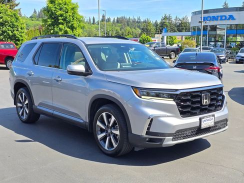 Certified 2023 Honda Pilot Touring image 11