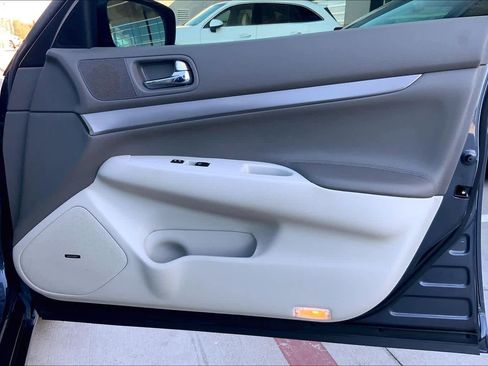 Used 2012 INFINITI G37 Journey w/ Premium Pkg image 19