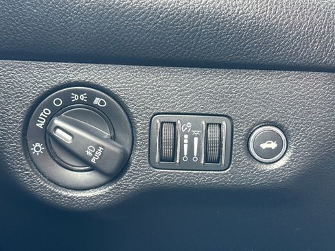 Used 2016 Dodge Challenger R/T Scat Pack w/ Leather Interior Group RWD image 18