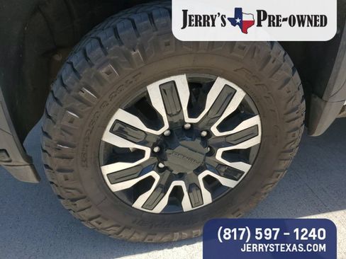 Used 2025 GMC Sierra 2500 Denali Ultimate AWD/4WD image 2