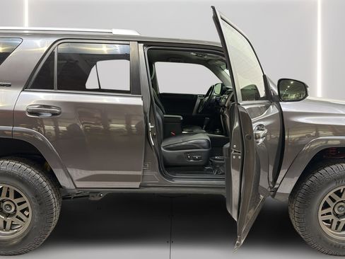 Used 2017 Toyota 4Runner SR5 Premium image 17