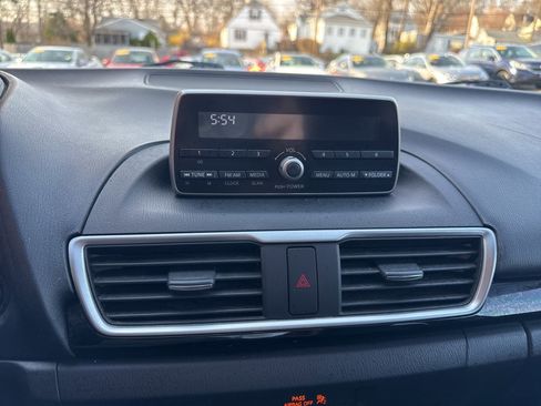 Used 2014 MAZDA MAZDA3 i Touring image 18