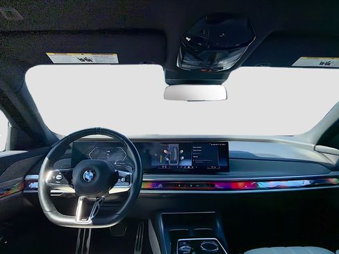 Used 2024 BMW 760i xDrive w/ Executive Package image 17