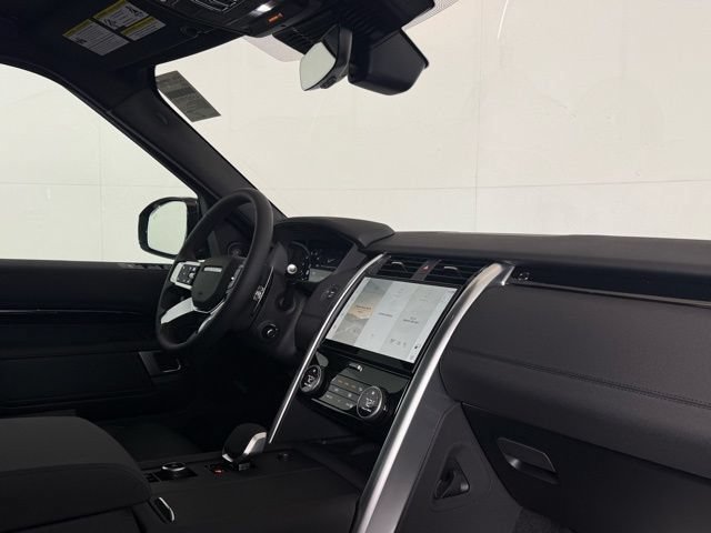 Used 2026 Land Rover Discovery S AWD/4WD image 21