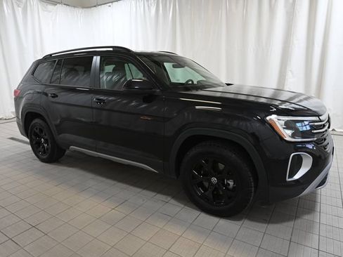 Used 2024 Volkswagen Atlas Peak Edition SE AWD/4WD image 15