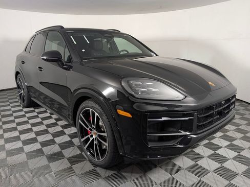 New 2026 Porsche Cayenne GTS AWD/4WD image 9