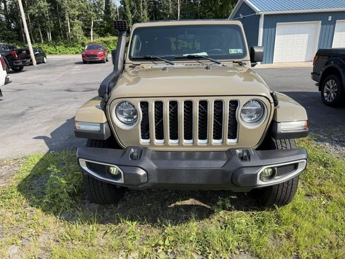 Used 2020 Jeep Gladiator Overland AWD/4WD image 2