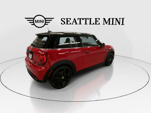 Certified 2024 MINI Cooper SE image 11