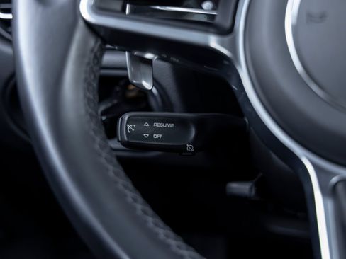 Certified 2021 Porsche Macan AWD/4WD image 30