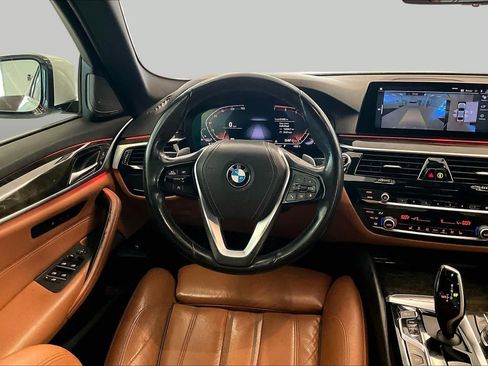 Used 2020 BMW 530i w/ Premium Package RWD image 15