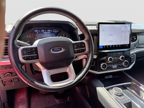 Used 2024 Ford Expedition XLT image 11