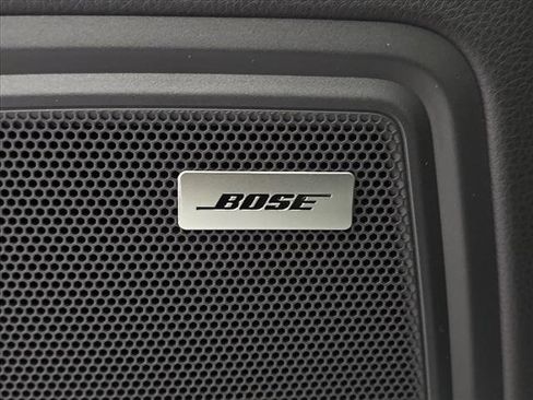 Certified 2025 Porsche Macan Turbo image 17