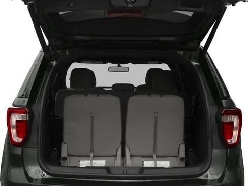 Used 2017 Ford Explorer XLT image 13