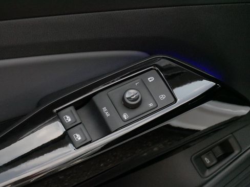 Certified 2023 Volkswagen ID.4 Pro S AWD/4WD image 19