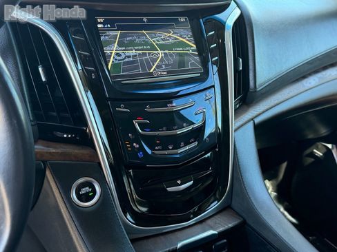 Used 2019 Cadillac Escalade Luxury image 28