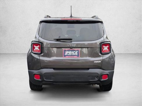 Used 2017 Jeep Renegade Latitude image 7