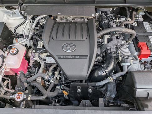 Used 2023 Toyota Highlander XLE image 31