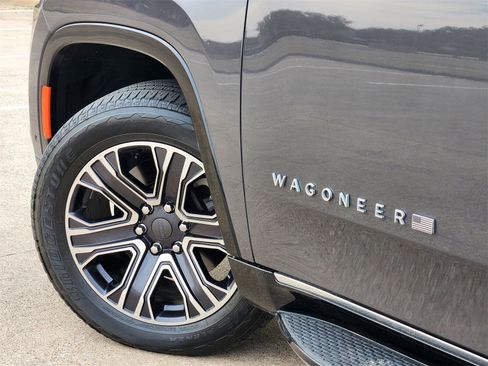 Used 2024 Jeep Wagoneer 4WD w/ Premium Group I image 15