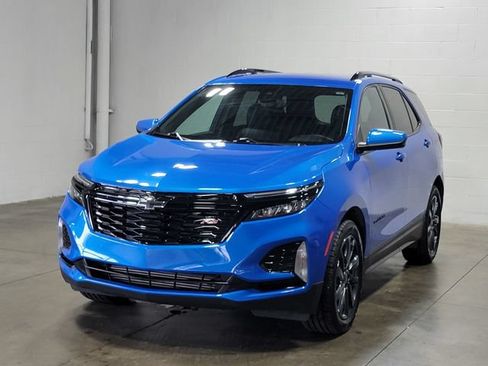 Certified 2024 Chevrolet Equinox RS FWD image 2