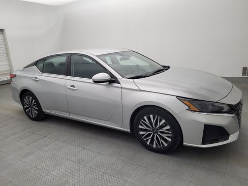 Used 2023 Nissan Altima 2.5 SV image 11