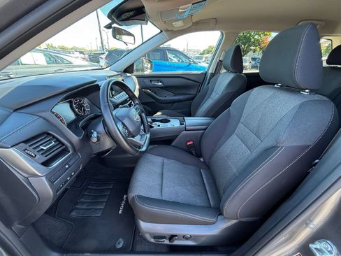 Used 2025 Nissan Rogue SV FWD image 29