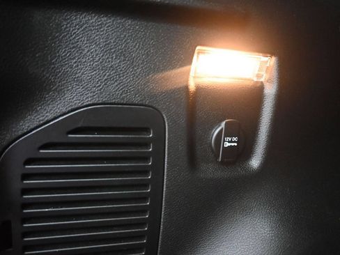 Used 2017 Jeep Renegade Altitude FWD image 40