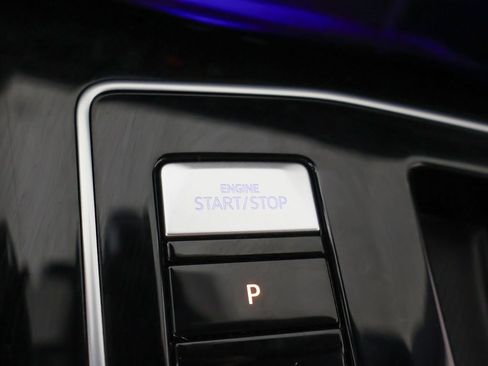 Used 2024 Volkswagen Golf R AWD/4WD image 40