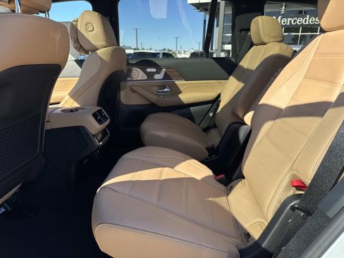 New 2026 Mercedes-Benz GLS 580 4MATIC image 8
