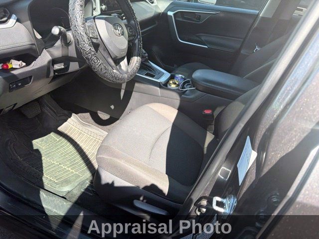 Used 2023 Toyota RAV4 LE AWD/4WD image 9