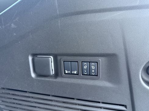 Used 2025 GMC Yukon XL Denali image 39