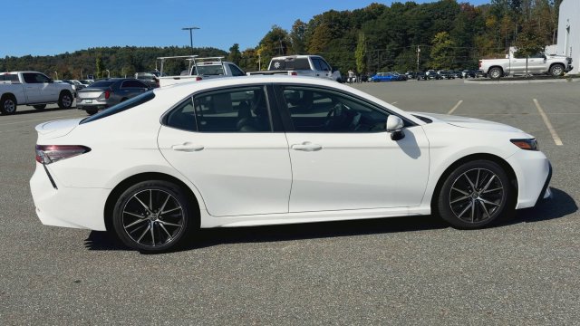 Used 2024 Toyota Camry SE w/ Cold Weather Package AWD/4WD image 9
