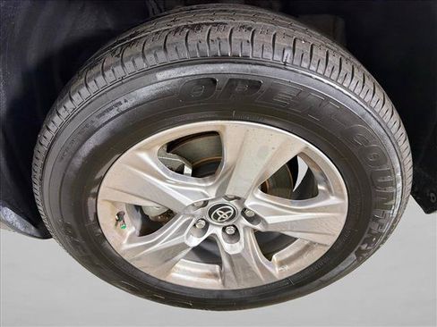 Used 2025 Toyota RAV4 XLE FWD image 11