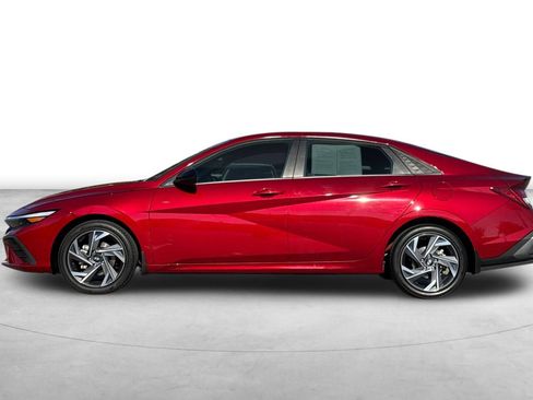 Certified 2025 Hyundai Elantra SEL image 3