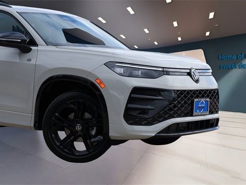 New 2026 Volkswagen Tiguan SE R-Line image 2